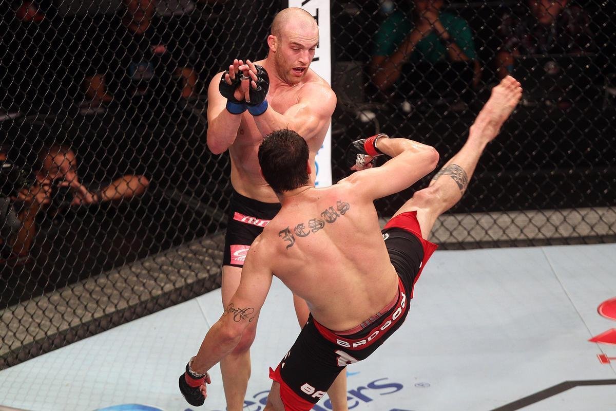 Imagens do UFC Fight Night 58, em Barueri - Patrick Cummins (bermuda preta) venceu Antnio Cara de Sapato por deciso unnime