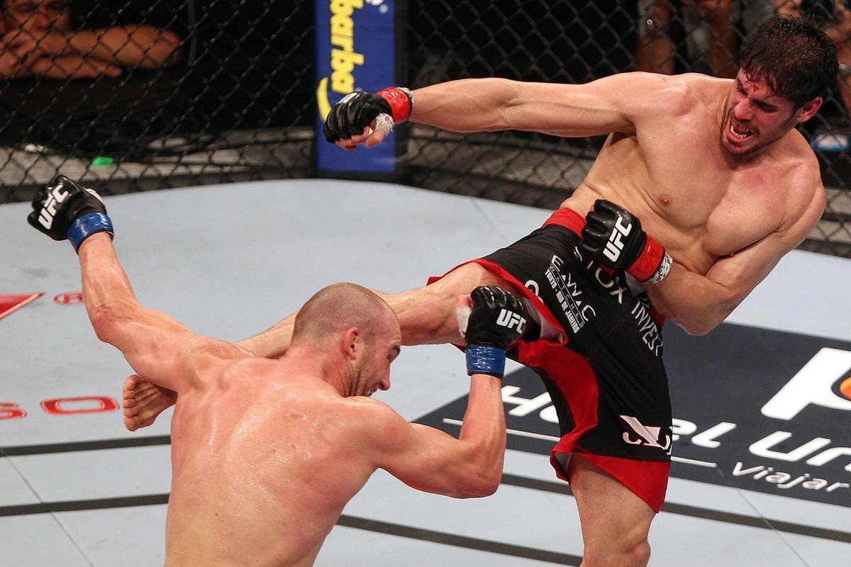 Imagens do UFC Fight Night 58, em Barueri - Patrick Cummins (bermuda preta) venceu Antnio Cara de Sapato por deciso unnime