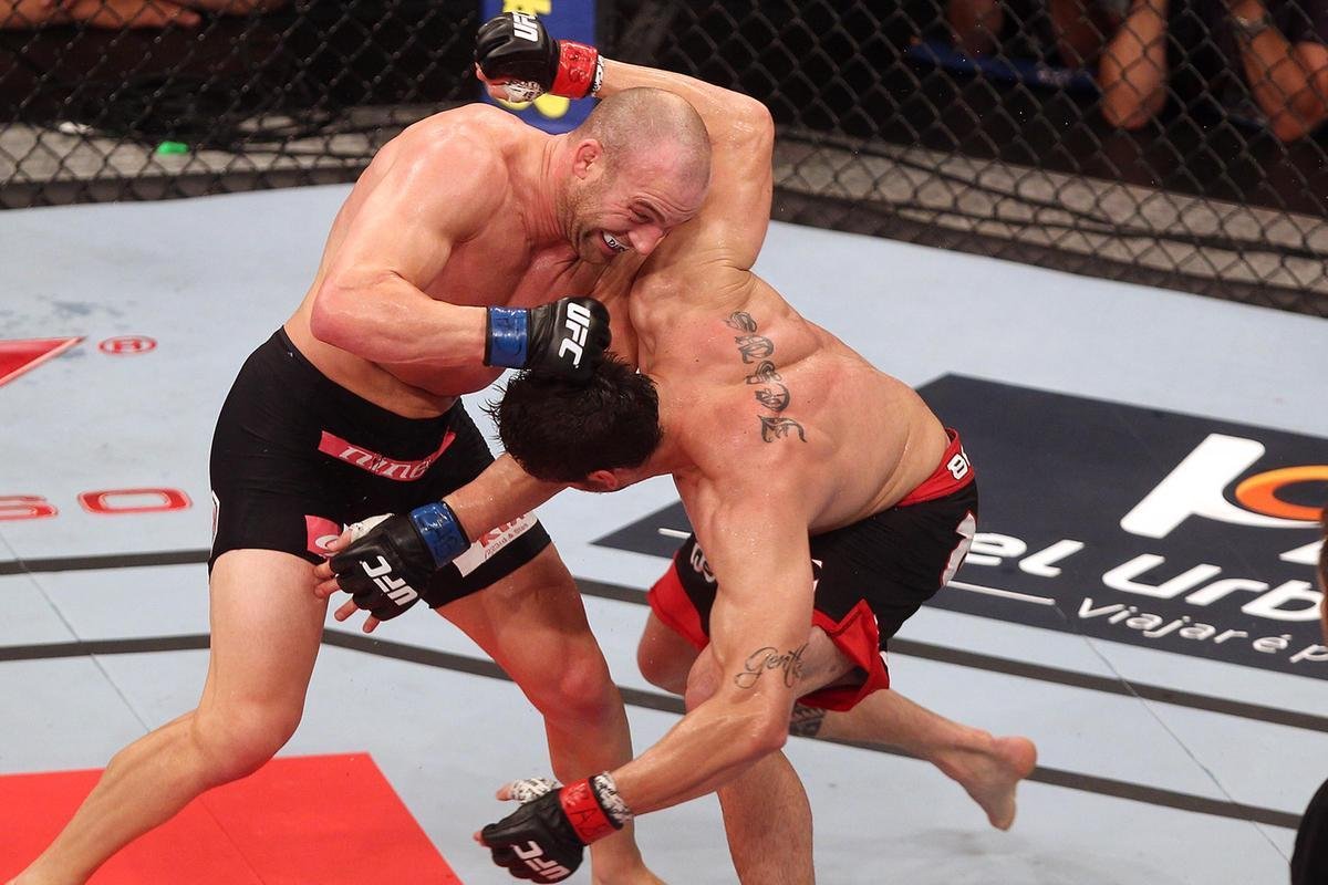 Imagens do UFC Fight Night 58, em Barueri - Patrick Cummins (bermuda preta) venceu Antnio Cara de Sapato por deciso unnime