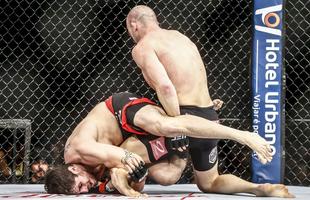 Imagens do UFC Fight Night 58, em Barueri - Patrick Cummins (bermuda preta) venceu Antnio Cara de Sapato por deciso unnime