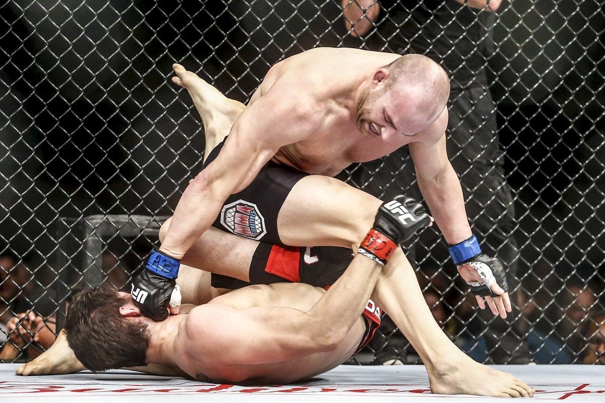 Imagens do UFC Fight Night 58, em Barueri - Patrick Cummins (bermuda preta) venceu Antnio Cara de Sapato por deciso unnime