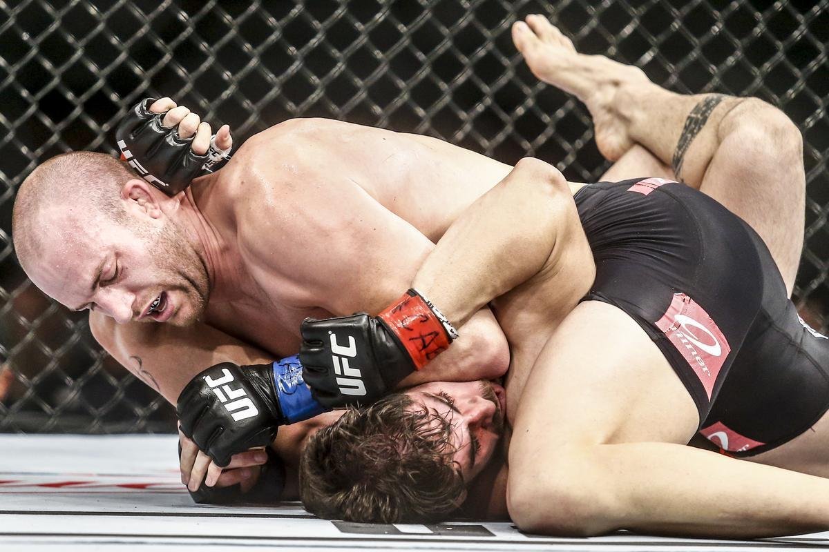 Imagens do UFC Fight Night 58, em Barueri - Patrick Cummins (bermuda preta) venceu Antnio Cara de Sapato por deciso unnime