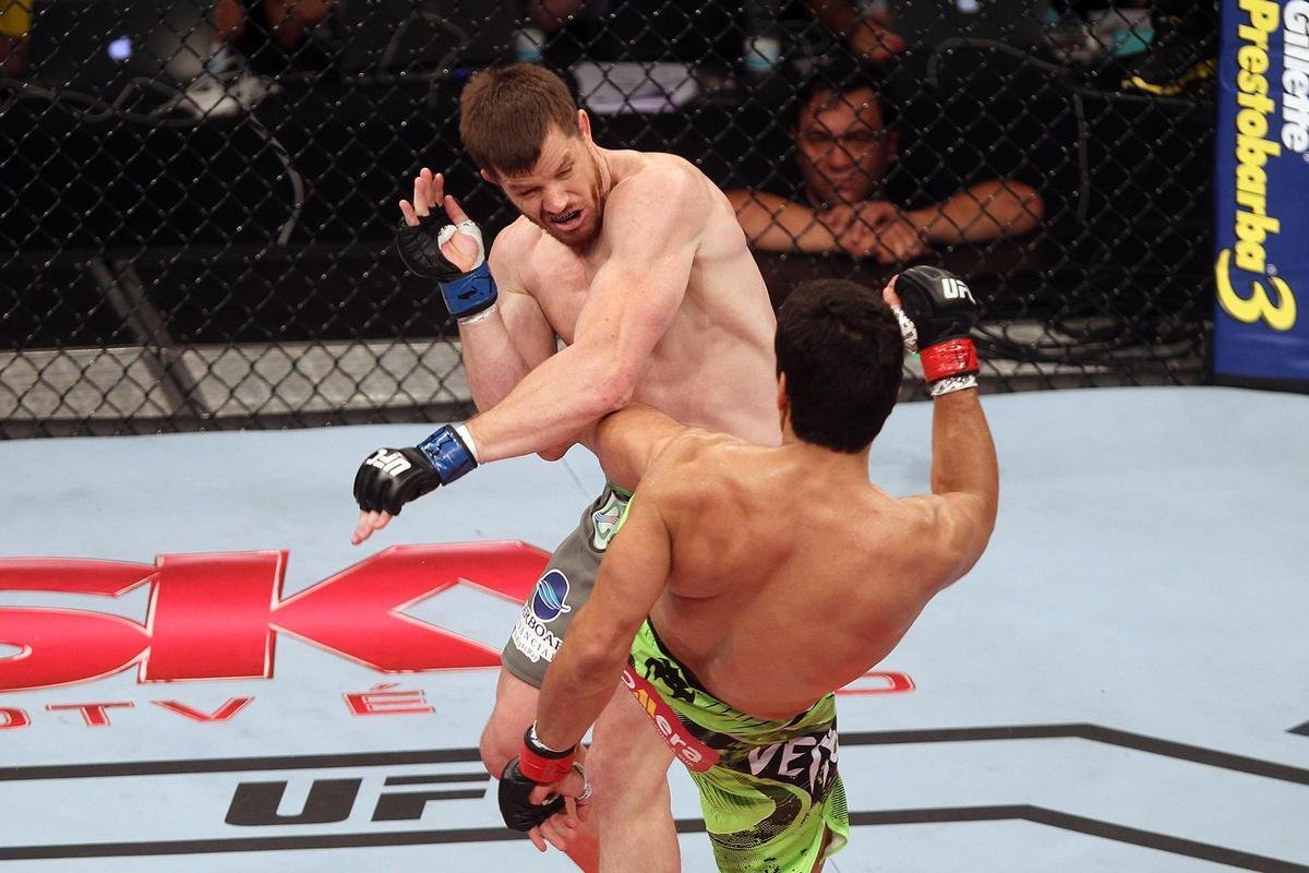 Imagens do UFC Fight Night 58, em Barueri - Lyoto Machida (bermuda verde) venceu CB Dollaway por nocaute tcnico aos 1m02s do primeiro round