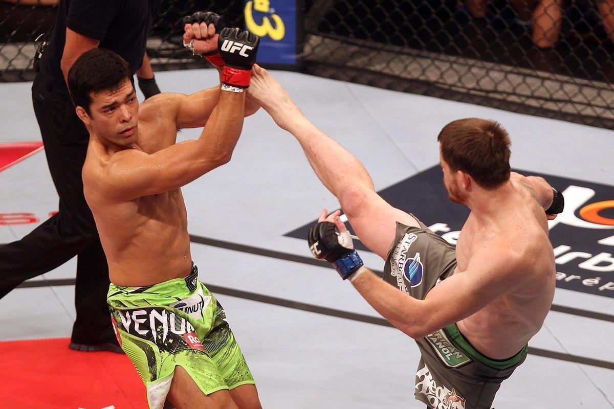 Imagens do UFC Fight Night 58, em Barueri - Lyoto Machida (bermuda verde) venceu CB Dollaway por nocaute tcnico aos 1m02s do primeiro round