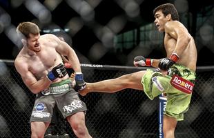 Imagens do UFC Fight Night 58, em Barueri - Lyoto Machida (bermuda verde) venceu CB Dollaway por nocaute tcnico aos 1m02s do primeiro round