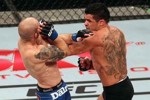 Veja imagens da grande luta entre Renan Barão e Mitch Gagnon