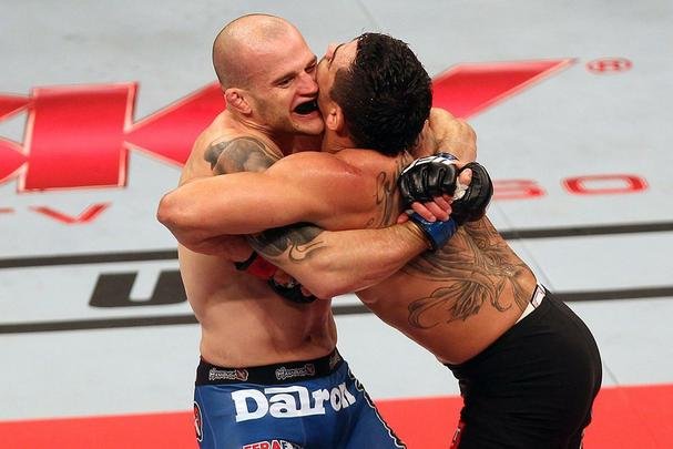 Veja imagens da grande luta entre Renan Barão e Mitch Gagnon