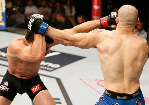 Veja imagens da grande luta entre Renan Barão e Mitch Gagnon