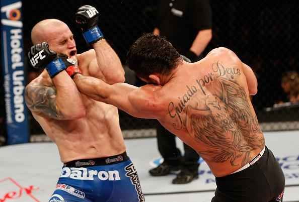 Veja imagens da grande luta entre Renan Barão e Mitch Gagnon