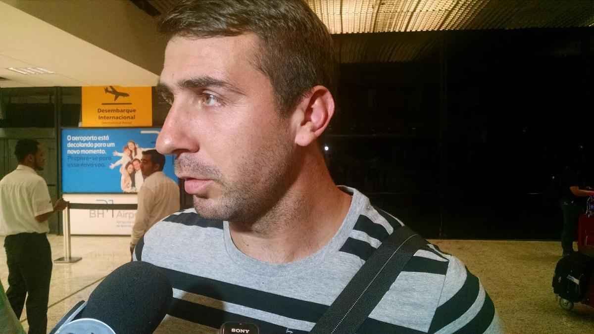 Novo reforo do Atltico, atacante argentino desembarcou em Confins na madrugada desta segunda-feira