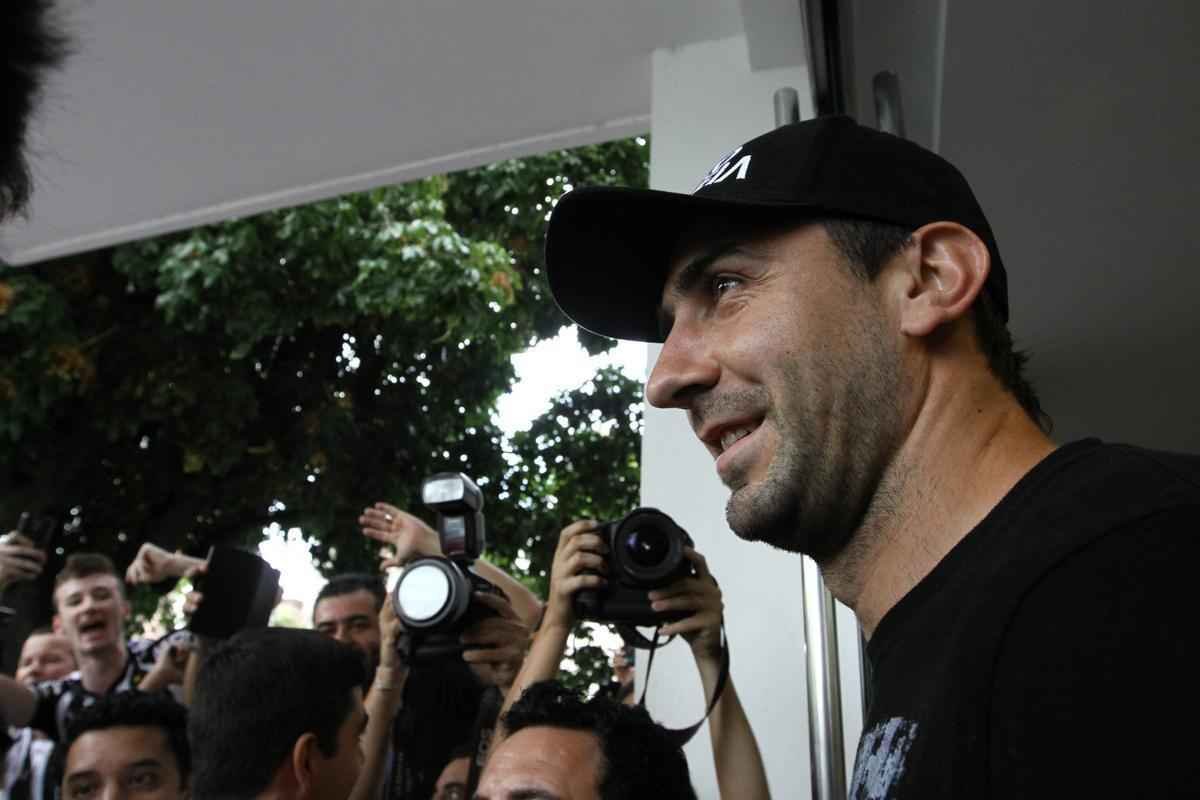 Lucas Pratto  o grande investimento do Atltico para a temporada e assinou por quatro anos 