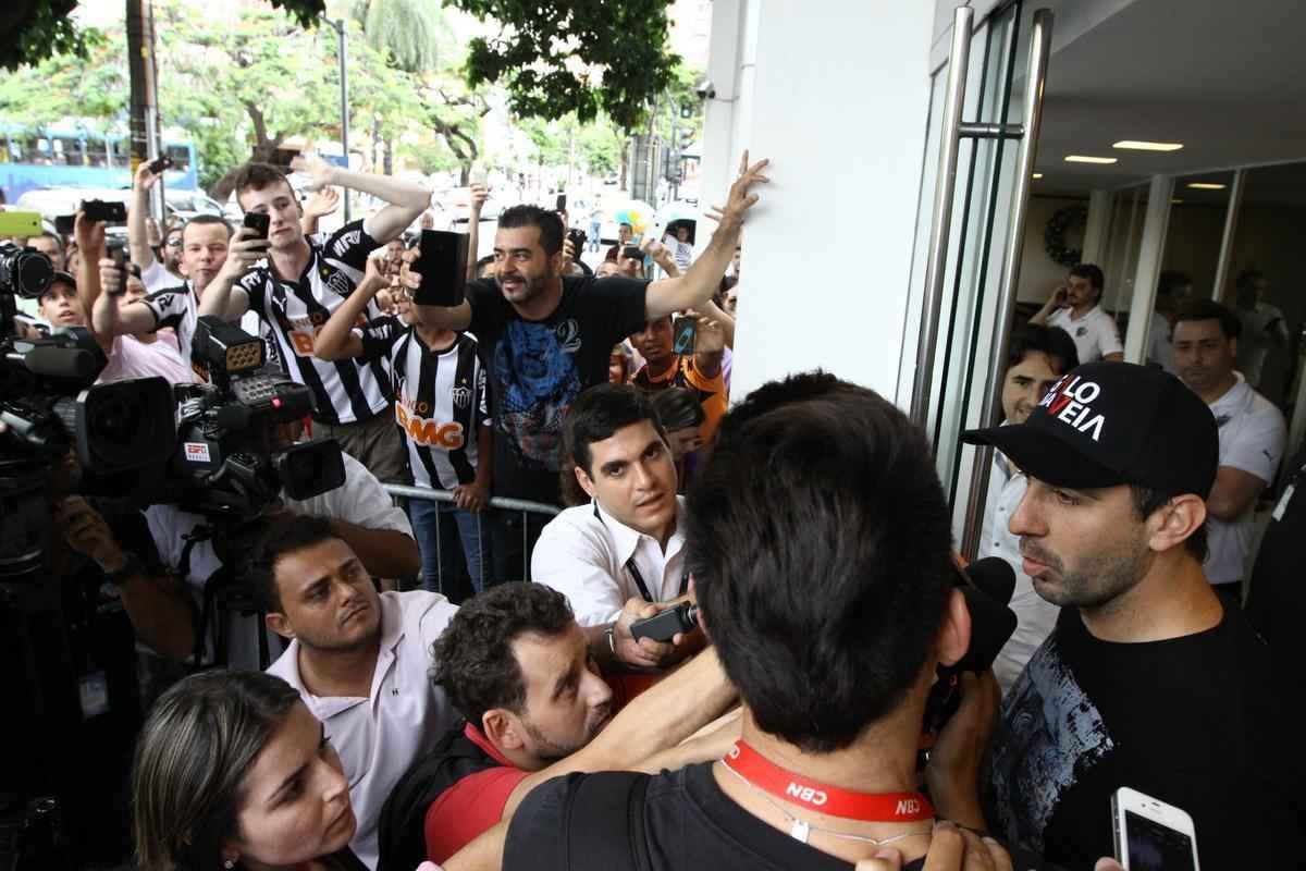 Lucas Pratto  o grande investimento do Atltico para a temporada e assinou por quatro anos 