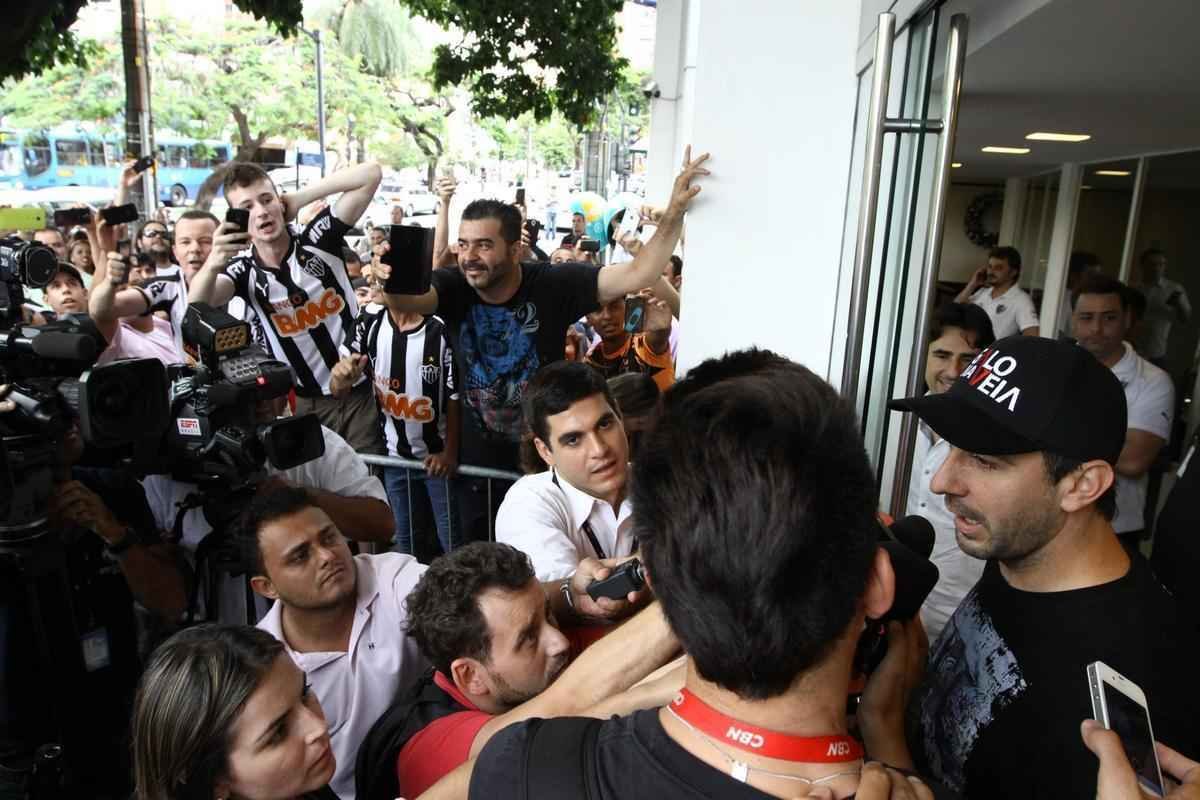 Lucas Pratto  o grande investimento do Atltico para a temporada e assinou por quatro anos 