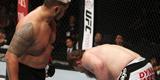 Em duelo de 'gordinhos', Mark Hunt imps a primeira derrota de Roy Nelson por nocaute no UFC, em evento no Japo, em setembro