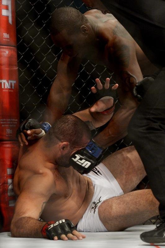 Mauricio Shogun decepcionou fs no UFC em Uberlndia, em novembro, e acabou nocauteado por Ovince St. Preux nos primeiros segundos de luta