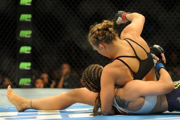 Ronda Rousey continuou arrasadora e nocauteou Alexis Davis em apenas 16 segundos, no UFC 175, em julho