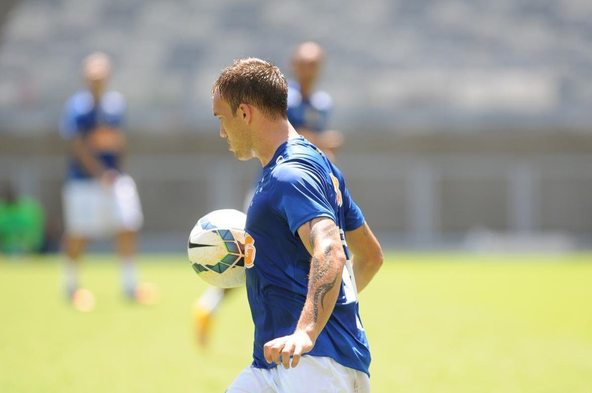 Willian Farias chegou ao Cruzeiro durante a temporada 2014, vindo do Coritiba. O volante disputou 24 partidas, sendo nove como titular. Ele recebeu dois cartes amarelos e no marcou gols.