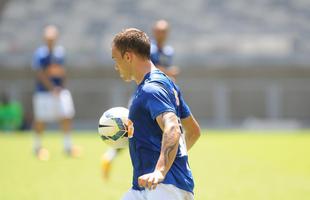 Willian Farias chegou ao Cruzeiro durante a temporada 2014, vindo do Coritiba. O volante disputou 24 partidas, sendo nove como titular. Ele recebeu dois cartes amarelos e no marcou gols.