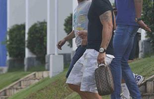 Uma das contrataes feitas pelo Cruzeiro no incio da temporada 2014, Vilson ( direita) chegou ao clube com uma tendinite no joelho direito. Sem conseguir se recuperar, o zagueiro deixou o clube no incio de maio. Ele no disputou partidas com a camisa celeste. 