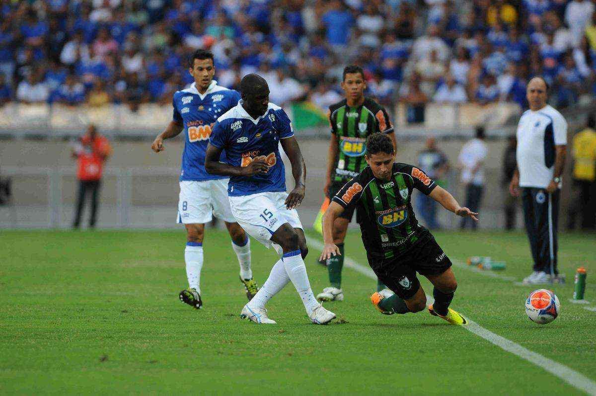 Contratado pelo Cruzeiro no incio da temporada, Rodrigo Souza chegou a ser titular na Copa Libertadores. Porm, o volante deixou a Toca da Raposa ainda no primeiro semestre para defender o Cricima. Com a camisa celeste, disputou oito jogos, sendo sete desde o incio, e recebeu dois cartes amarelos.