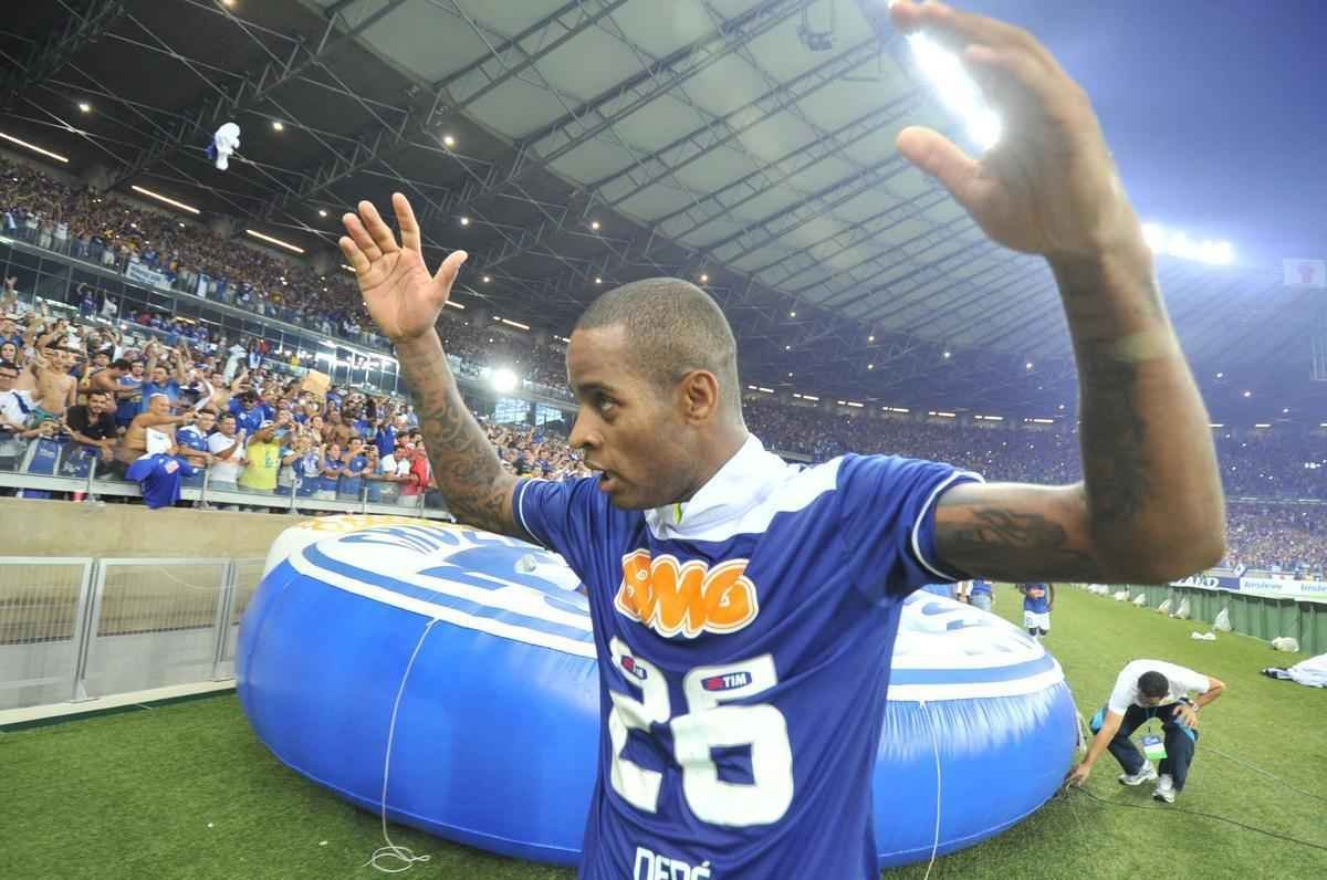 Dono da camisa 26 do Cruzeiro, Ded disputou 48 jogos pelo clube em 2014. O zagueiro recebeu 12 cartes amarelos. No ataque, ele anotou cinco gols e ainda deu quatro assistncias.