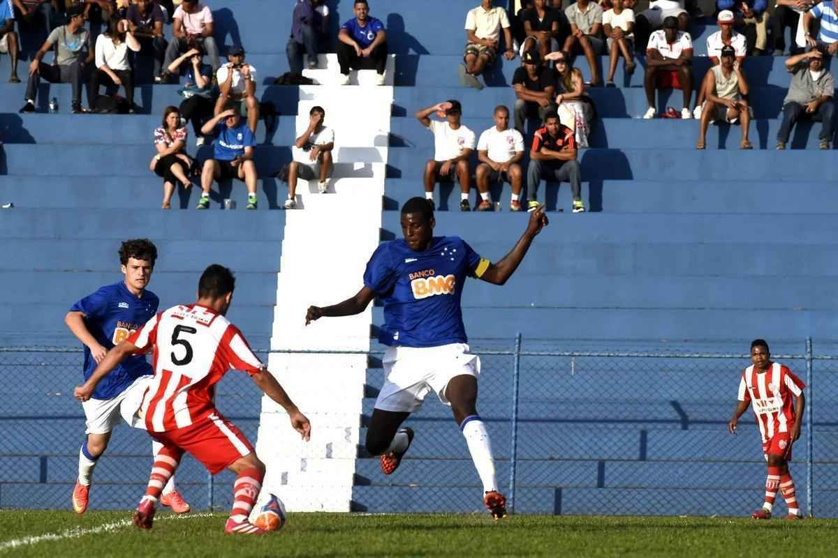 Capito do Cruzeiro nas categorias de base, Bruno Edgar foi aproveitado pelo tcnico Marcelo Oliveira no fim da temporada. O volante foi titular no empate com a Chapecoense, por 1 a 1, na penltima rodada do Campeonato Brasileiro.