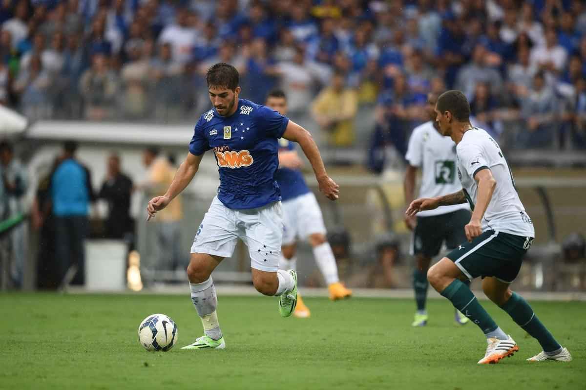 Alvo do Real Madrid para 2015, Lucas Silva encerrou a temporada com 53 jogos disputados pelo Cruzeiro, sendo 49 como titular. O volante recebeu oito cartes amarelos, alm de ter marcado dois gols e contribudo com uma assistncia. 