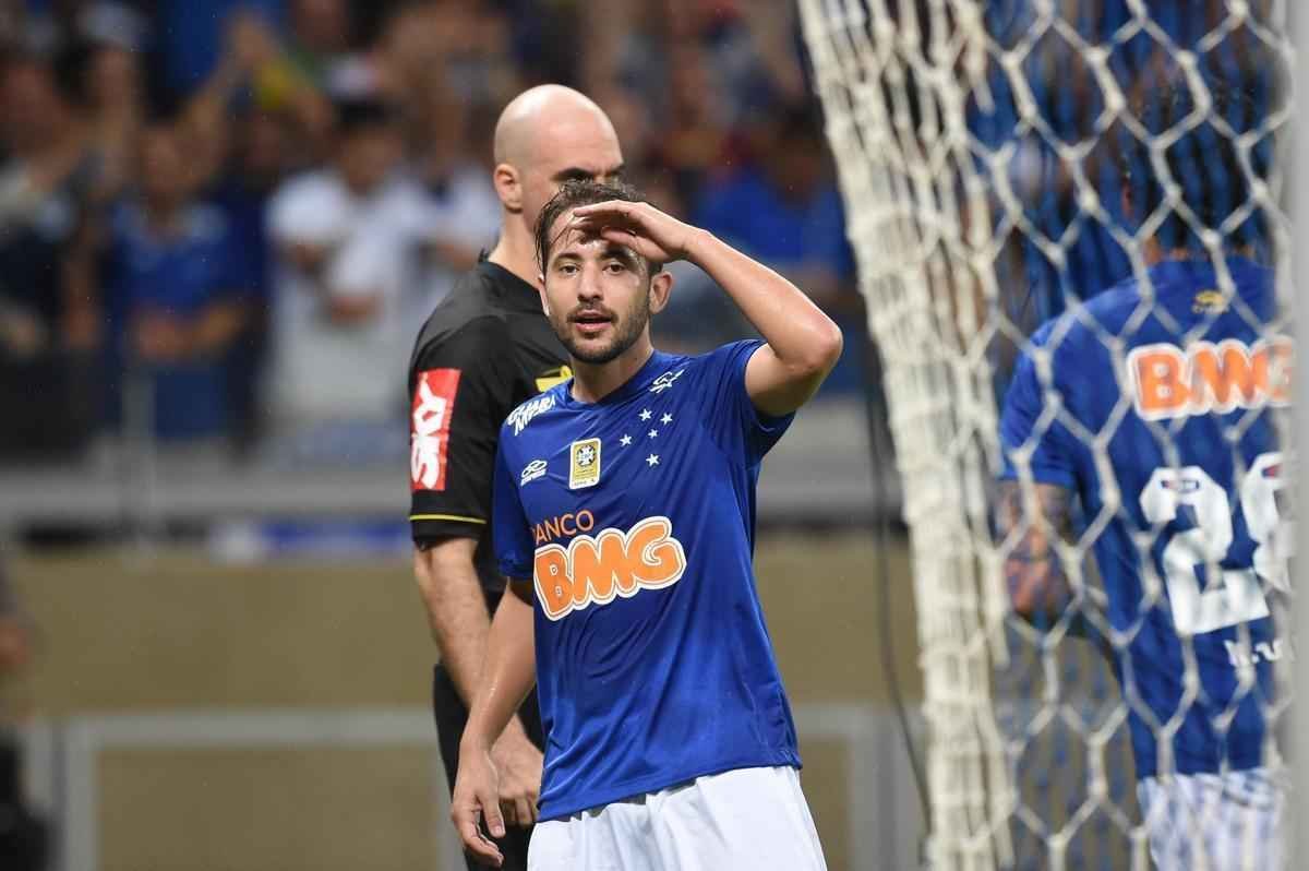 Eleito o craque do Brasileiro, em premiao da CBF, Everton Ribeiro encerrou a temporada com 59 jogos disputados pelo Cruzeiro. O meia foi o maior assistente da equipe no ano, com 21 passes para gol. O camisa 17 balanou as redes nove vezes, alm de ter recebido oito cartes amarelos.