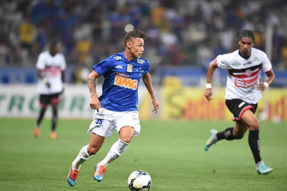 Uma das contrataes feitas pelo Cruzeiro ao longo da temporada, Neilton disputou cinco jogos com a camisa celeste, sendo dois como titular. O jovem atacante no marcou gols nem deu assistncias. 