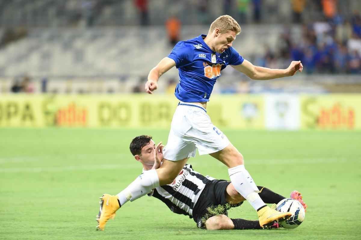 Contratado pelo Cruzeiro no incio da temporada, Marlone disputou 35 jogos, sendo 14 como titular. O meia marcou quatro gols e deu quatro assistncias, alm de ter sido advertido como um carto amarelo. Em 2015, ele defender o Fluminense.