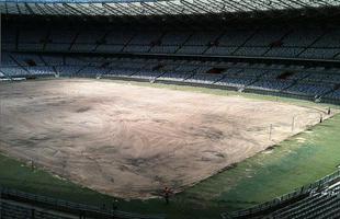 Segue a troca de gramado do Mineiro para a temporada de 2015  (Fotos de 26/12/2014)