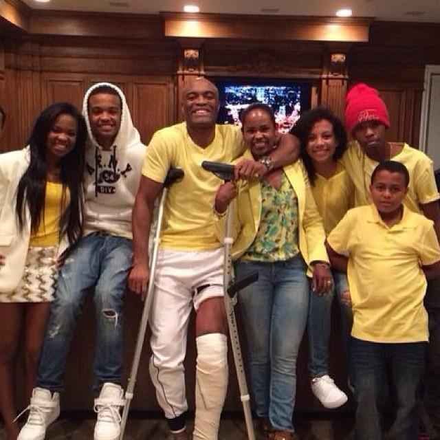 Em janeiro, Anderson Silva recebeu o apoio da famlia para superar o pior momento da carreira