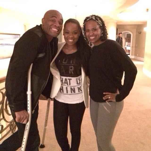 Em fevereiro, Anderson, ao lado da famlia, iniciou a fisioterapia e retornou aos treinos