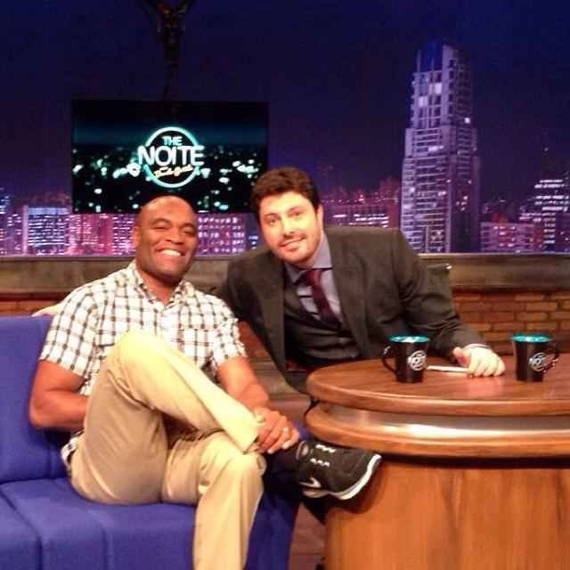 Em maro, o Spider voltou a dar os primeiros chutes com a perna lesionada. Fora dos treinos, o lutador participou de campanhas fotogrficas, programas e palestras