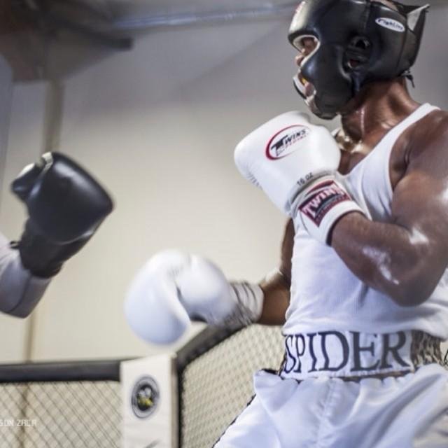 Em maro, o Spider voltou a dar os primeiros chutes com a perna lesionada. Fora dos treinos, o lutador participou de campanhas fotogrficas, programas e palestras