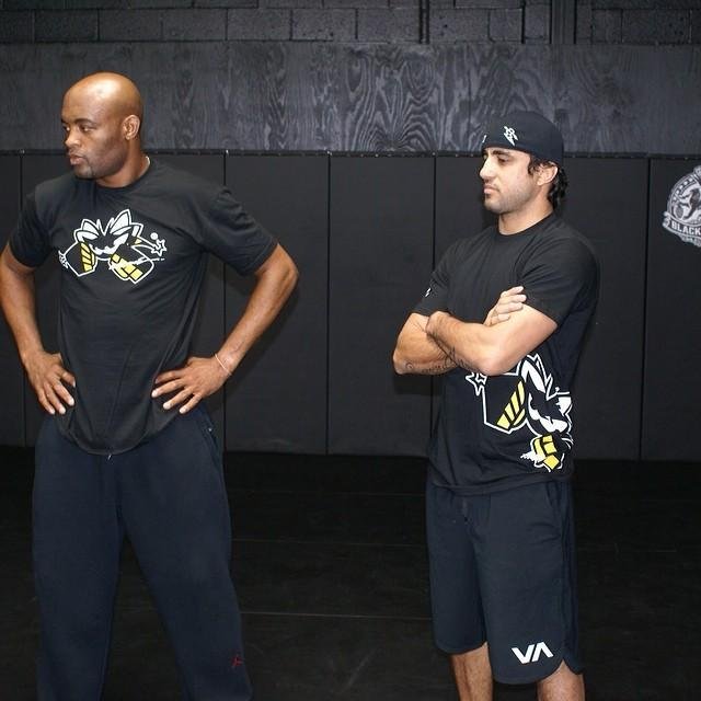 Em maio, Spider continuou postando vrios vdeos de seu treinamento