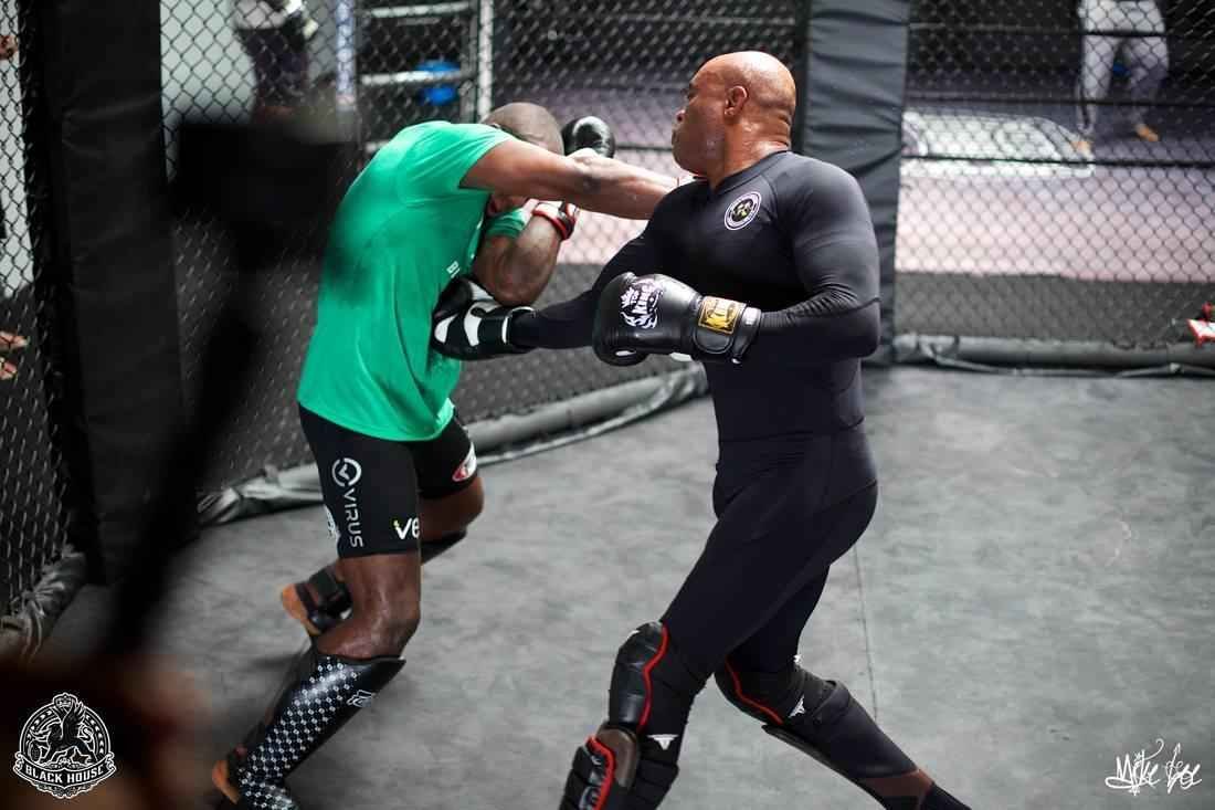 Em junho e julho, Anderson Silva intensificou os treinamentos na academia Black House