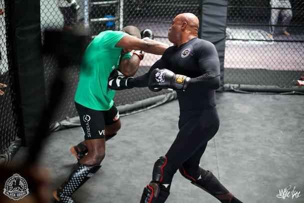 Em junho e julho, Anderson Silva intensificou os treinamentos na academia Black House