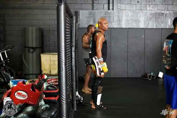 Em junho e julho, Anderson Silva intensificou os treinamentos na academia Black House