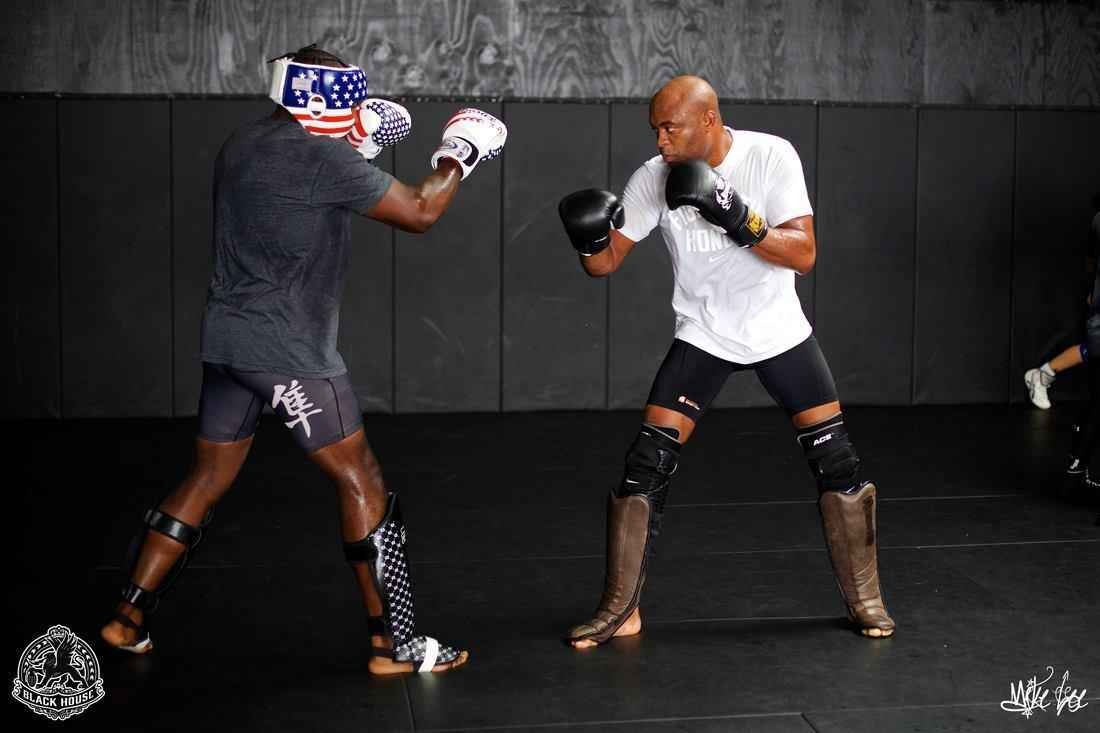 Em junho e julho, Anderson Silva intensificou os treinamentos na academia Black House