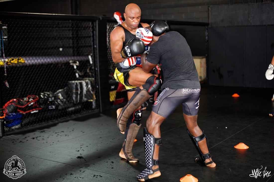 Em junho e julho, Anderson Silva intensificou os treinamentos na academia Black House
