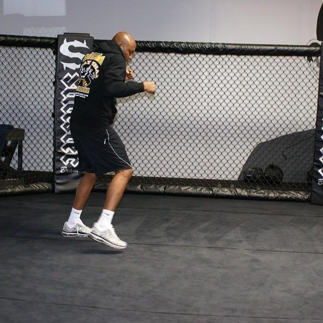 No fim de julho, Anderson teve retorno confirmado contra Nick Diaz. O ms de agosto serviu para acelerar a preparao. O sorriso estava de volta ao rosto do lutador