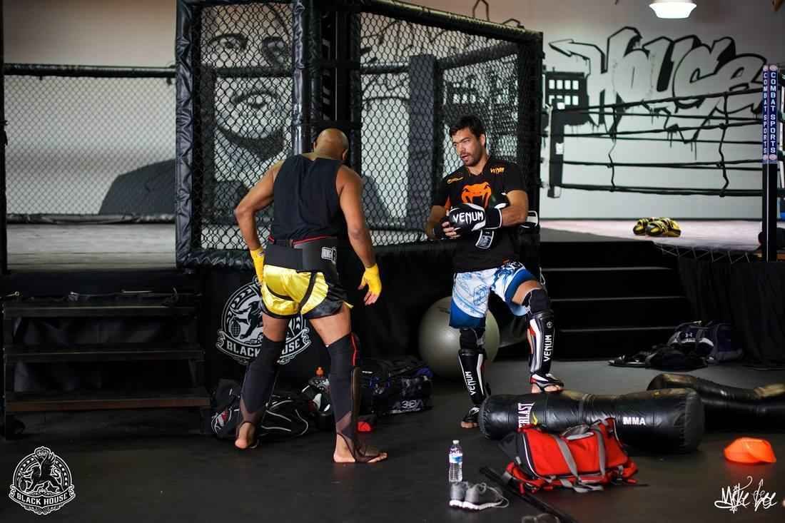 No fim de julho, Anderson teve retorno confirmado contra Nick Diaz. O ms de agosto serviu para acelerar a preparao. O sorriso estava de volta ao rosto do lutador