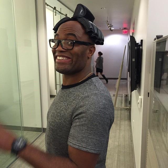 Em outubro e novembro Anderson vivenciou as entrevistas coletivas. No Brasil, uma enxurrada de perguntas. Nos Estados Unidos, um evento marcante com vrias estrelas do UFC. Deu tempo ainda para um sparring com Jon Jones, maior nome do Ultimate na atualidade