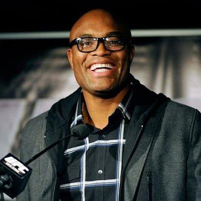 Em outubro e novembro Anderson vivenciou as entrevistas coletivas. No Brasil, uma enxurrada de perguntas. Nos Estados Unidos, um evento marcante com várias estrelas do UFC. Deu tempo ainda para um sparring com Jon Jones, maior nome do Ultimate na atualidade