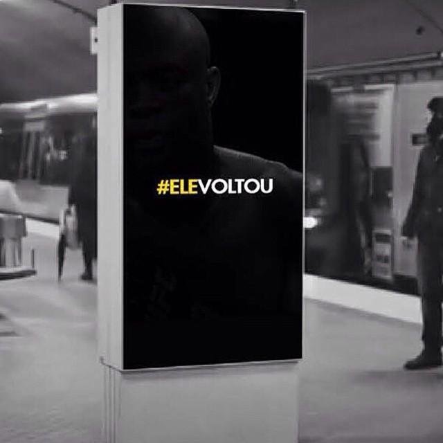 Em outubro e novembro Anderson vivenciou as entrevistas coletivas. No Brasil, uma enxurrada de perguntas. Nos Estados Unidos, um evento marcante com vrias estrelas do UFC. Deu tempo ainda para um sparring com Jon Jones, maior nome do Ultimate na atualidade