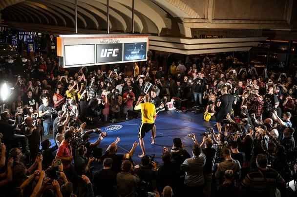 Anderson Silva no treino aberto do UFC 183, no MGM Grand Garden Arena, em Las Vegas