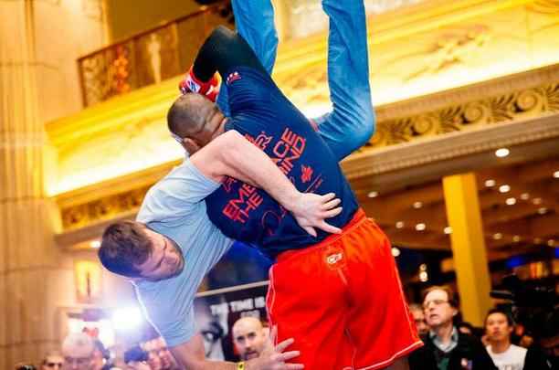 Imagens do treino aberto do UFC 182 em Las Vegas - Daniel Cormier no treino aberto