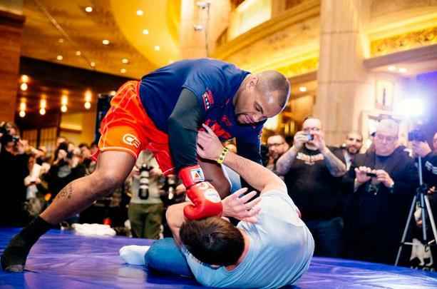 Imagens do treino aberto do UFC 182 em Las Vegas - Daniel Cormier no treino aberto