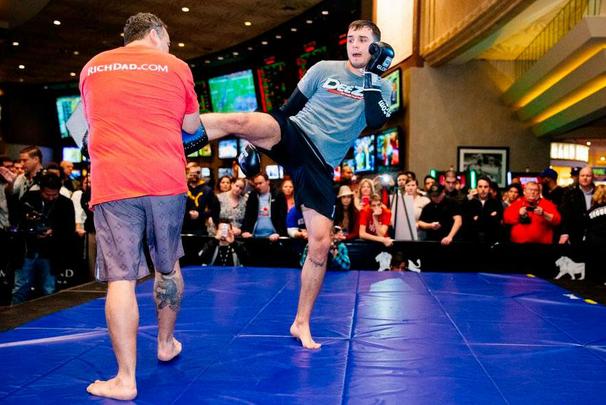 Imagens do treino aberto do UFC 182 em Las Vegas - Myles Jury